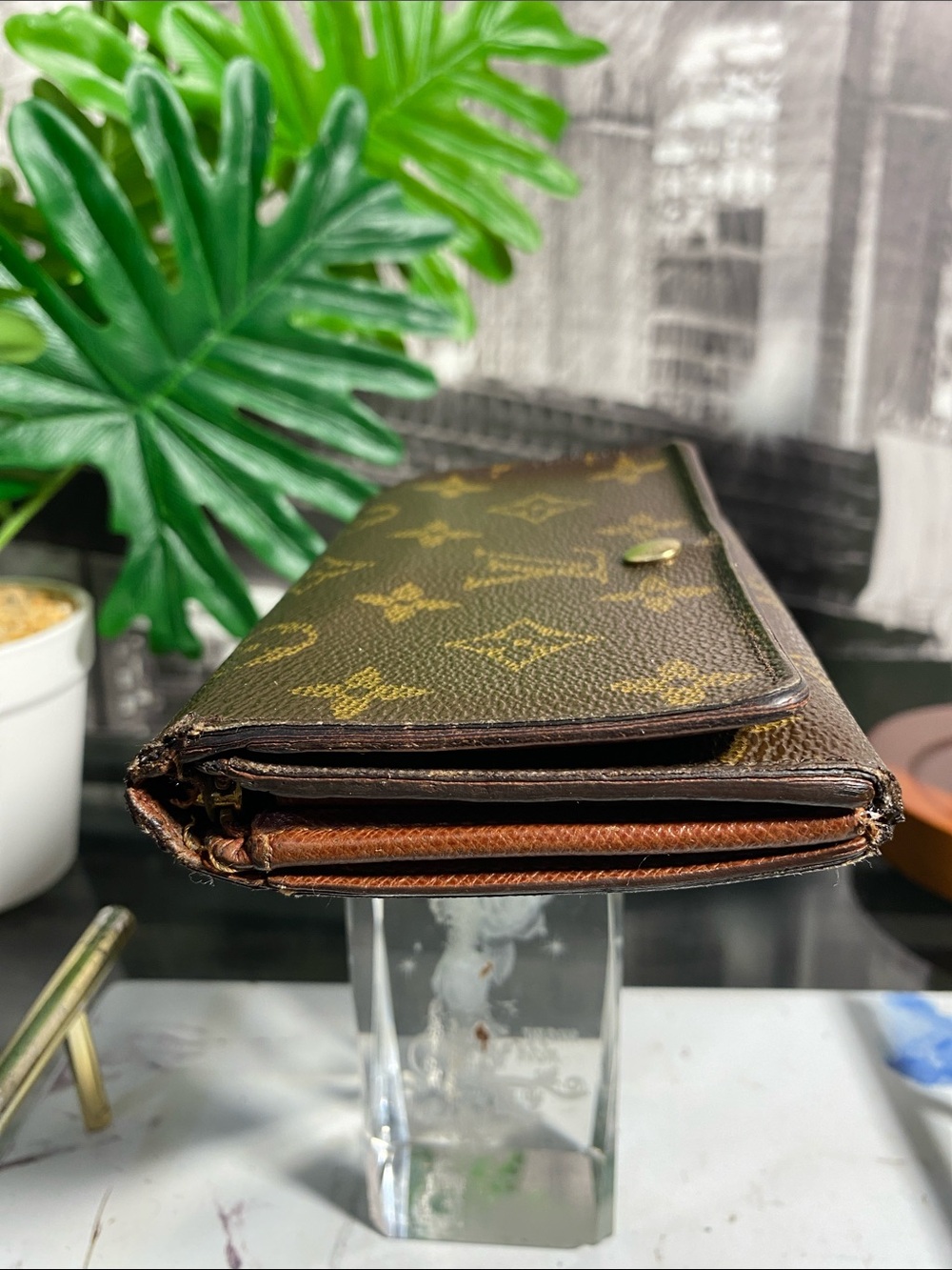 Authentic Louis Vuitton Vintage Monogram Bifold Zippy Wallet - Picture 15 of 17